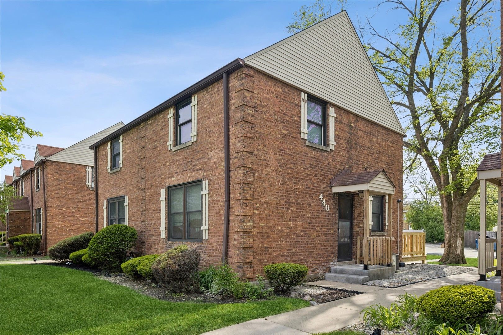 440 East Avenue — La Grange, IL 60525