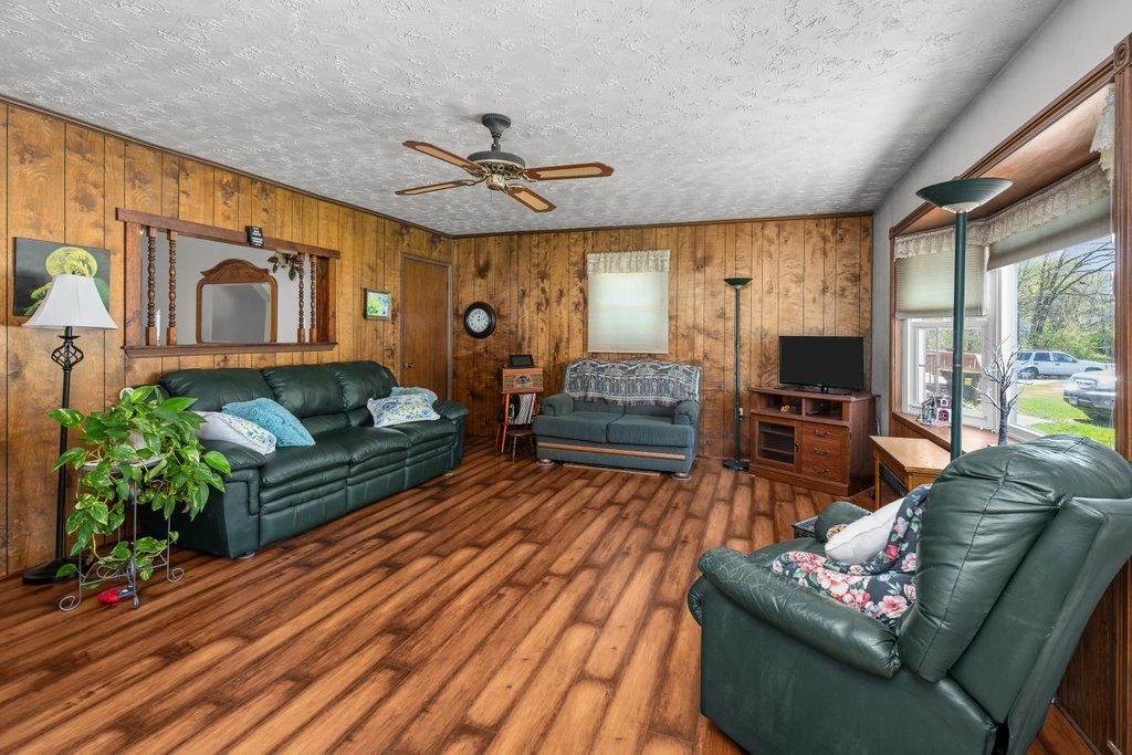 11213 22nd Street, Milan, IL 61264