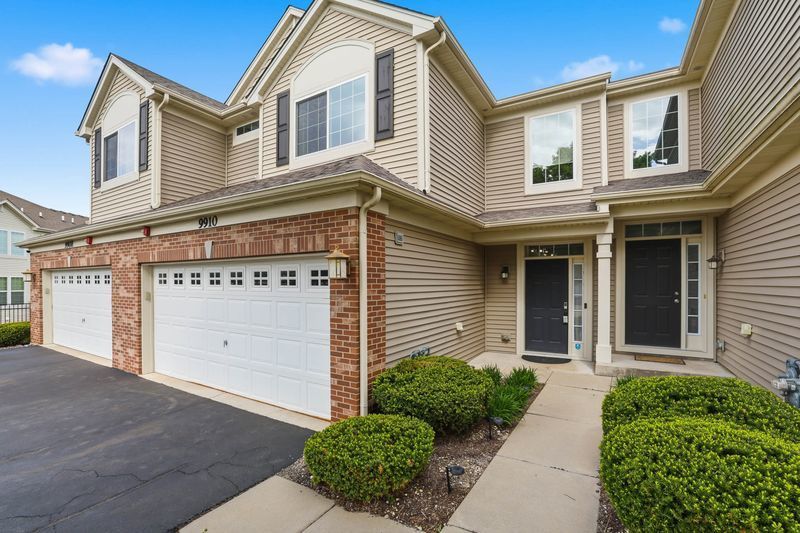 9910 Williams Drive, Huntley, IL 60142