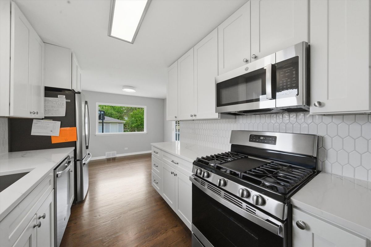 25 S Illinois Avenue, Villa Park, IL 60181