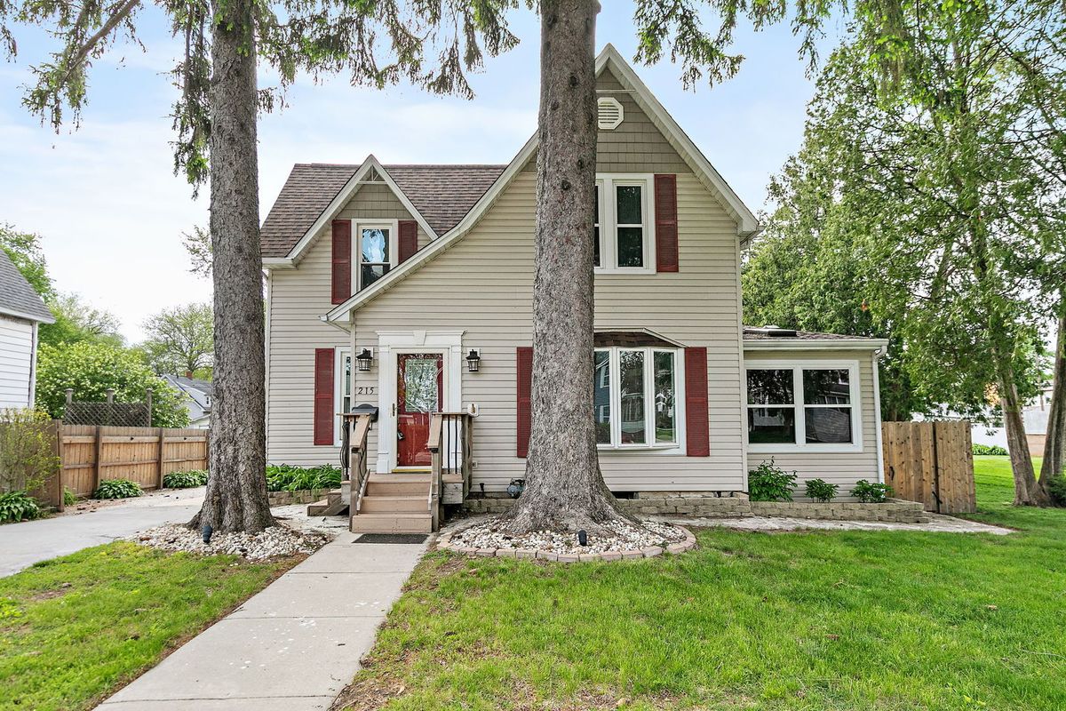 215 Evans Avenue, DeKalb, IL 60115