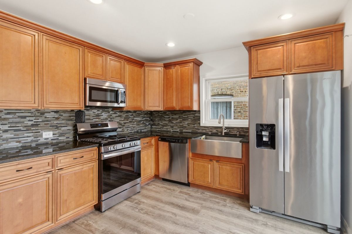 2633 Rhodes Avenue, River Grove, IL 60171