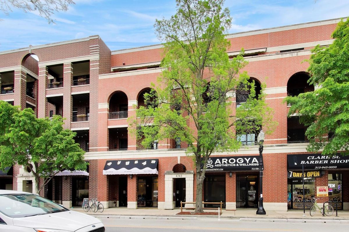 4743 CLARK Street, Chicago, IL 60640