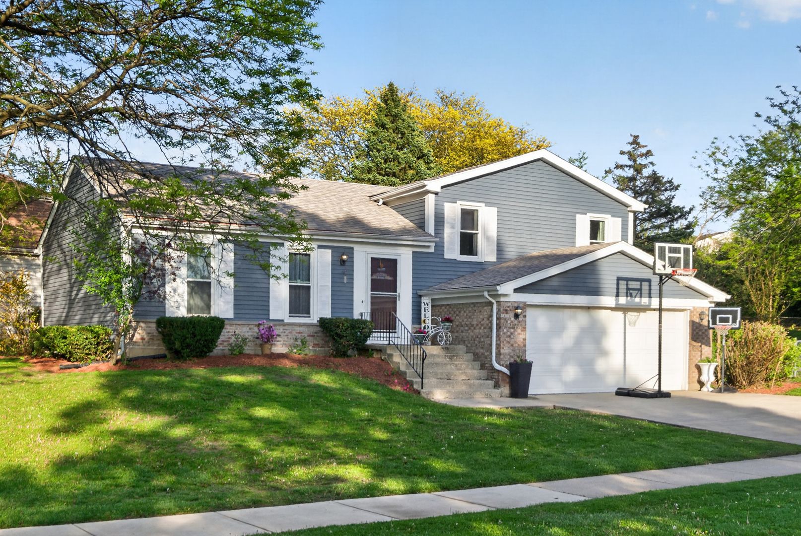701 Buffalo Circle — Carol Stream, IL 60188