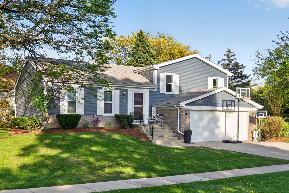 701 Buffalo Circle, Carol Stream, IL 60188