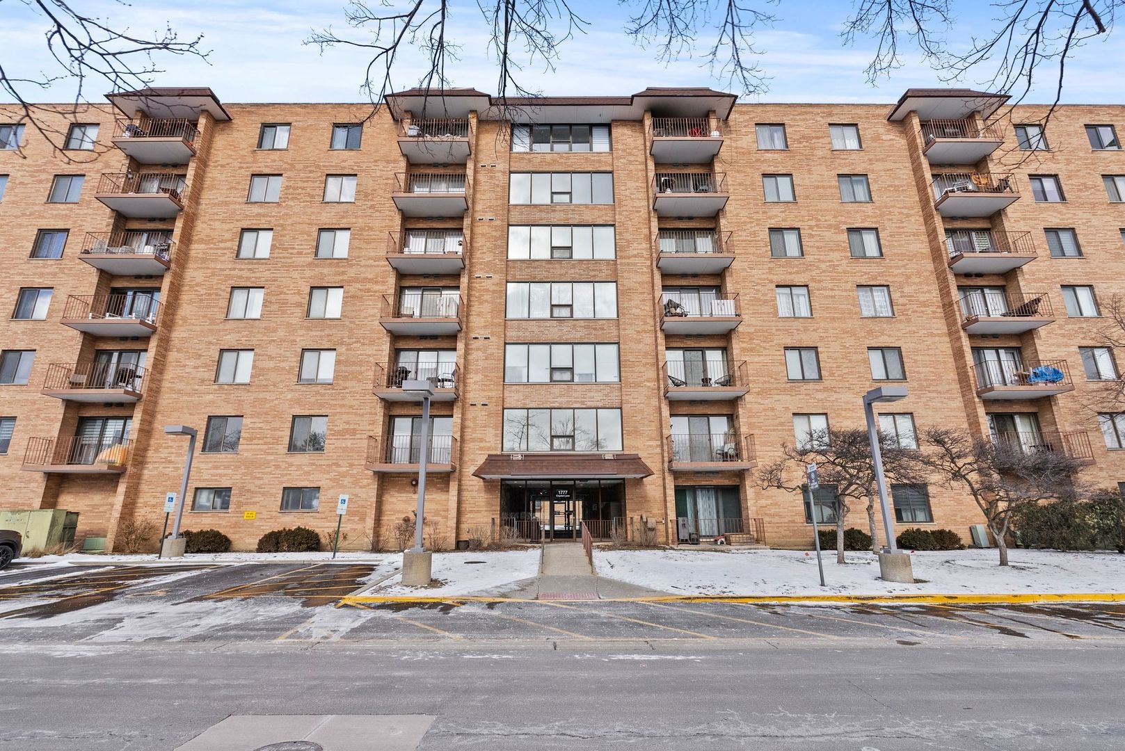 1777 W CRYSTAL Lane #307 — Mount Prospect, IL 60056