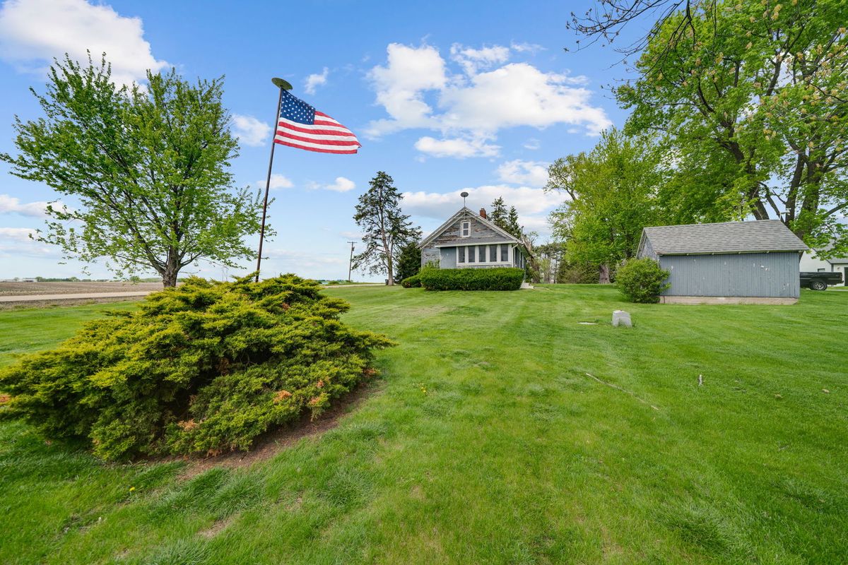 8162 S Perryville Road, Cherry Valley, IL 61016