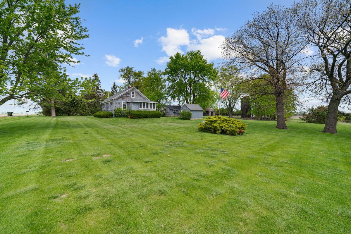 8162 S Perryville Road, Cherry Valley, IL 61016