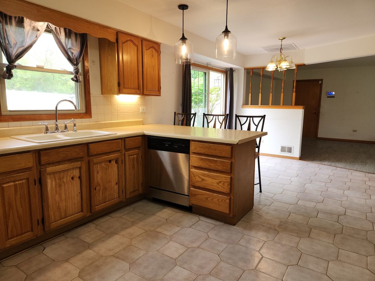 646 Meadow Lane, Winthrop Harbor, IL 60096