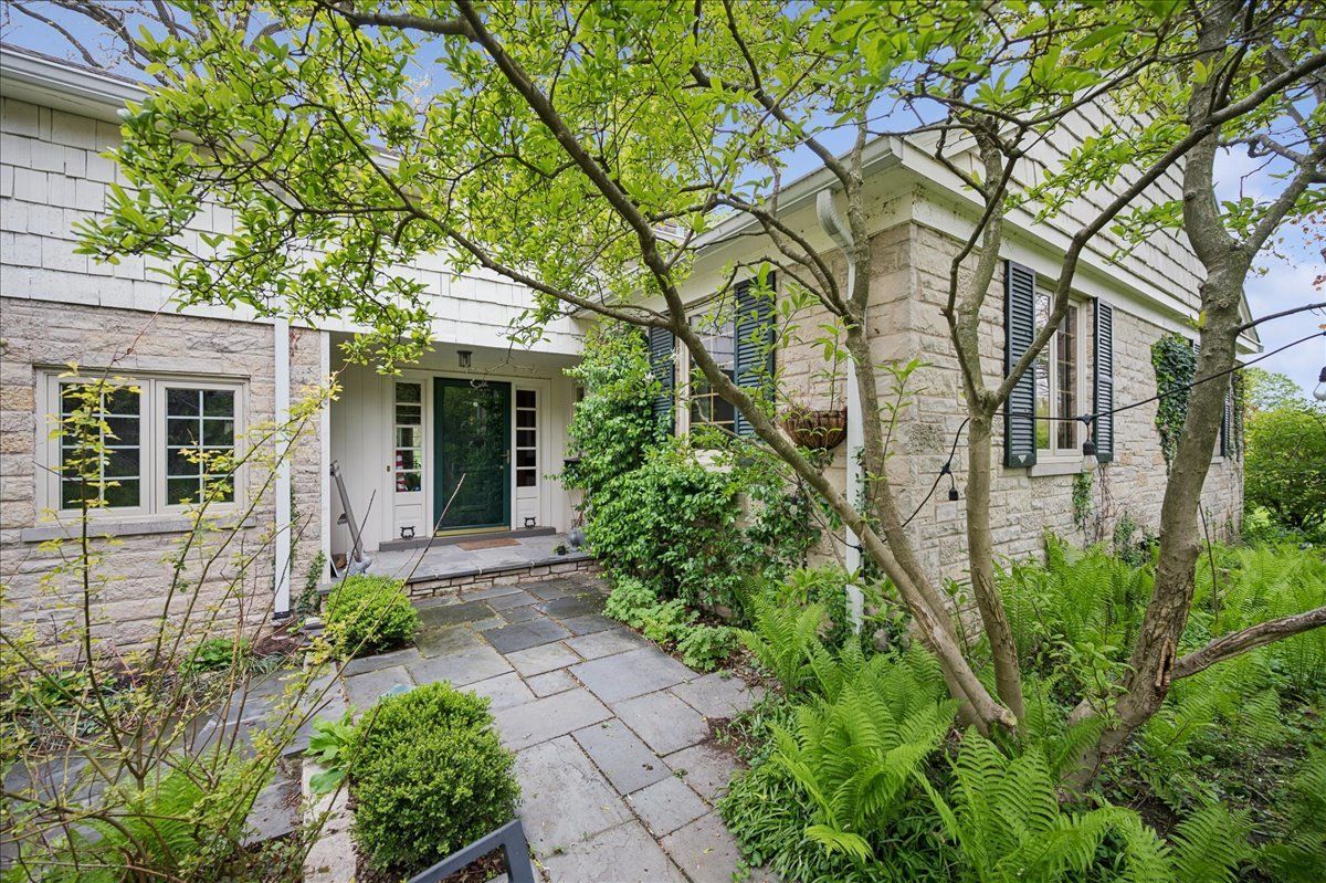 1372 Sunview Lane — Winnetka, IL 60093
