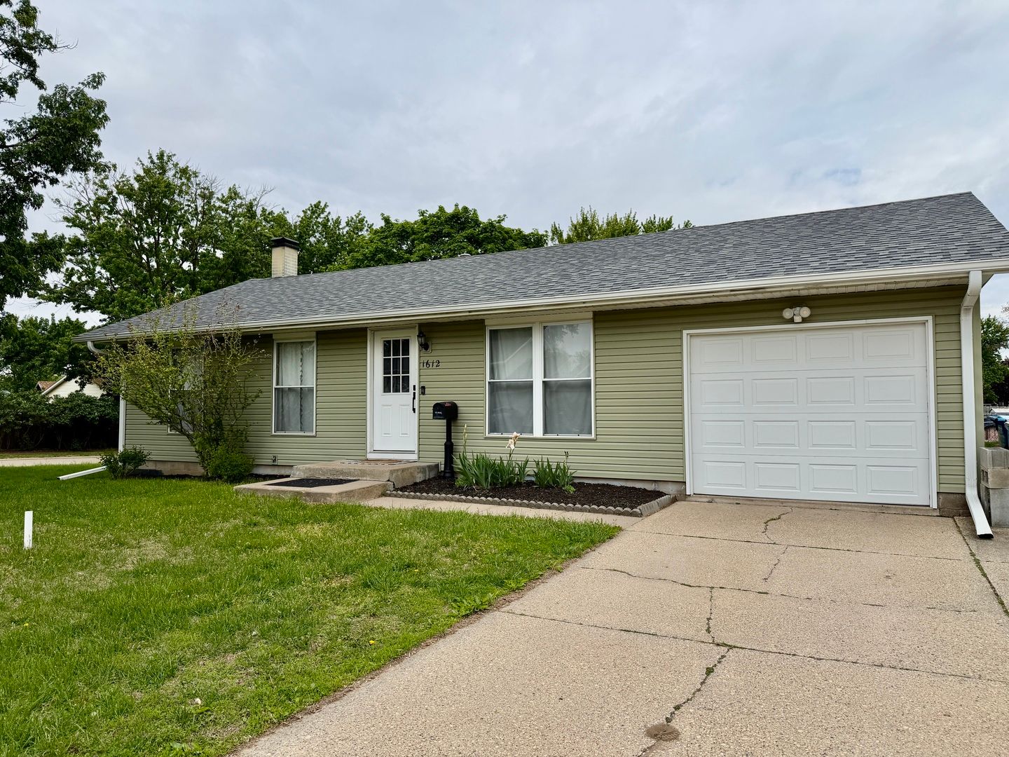 1612 Middle Road — Camanche, IA 52730