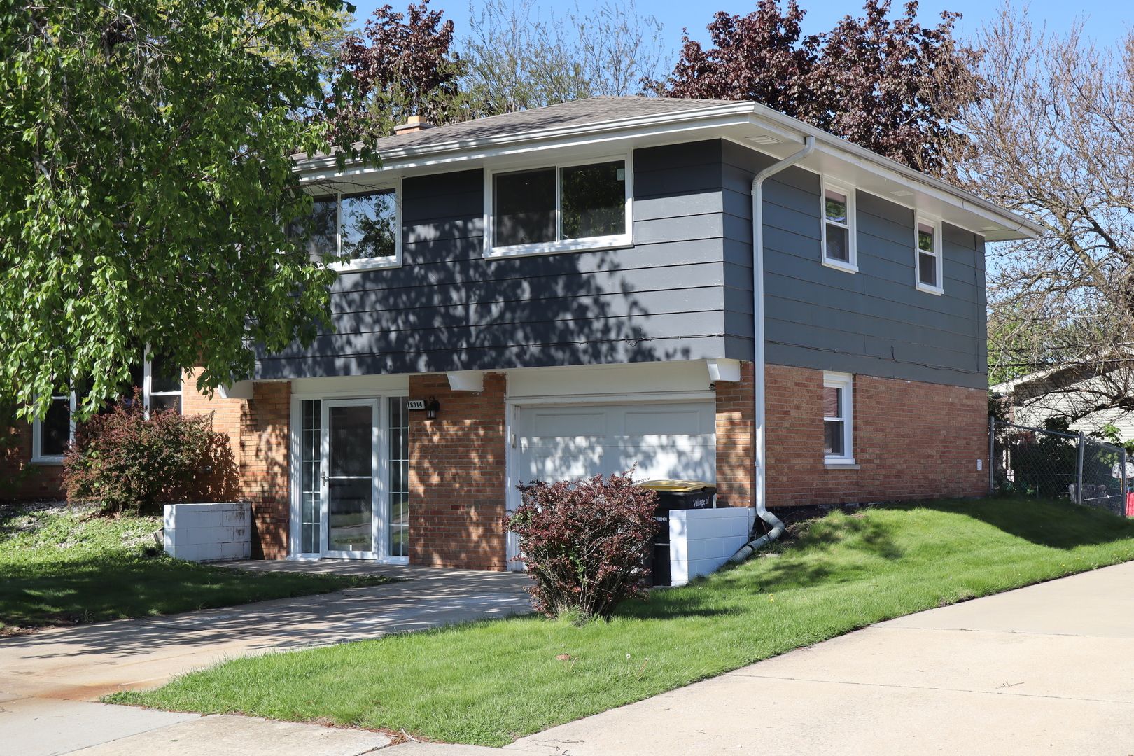 18314 Locust Street — Lansing, IL 60438