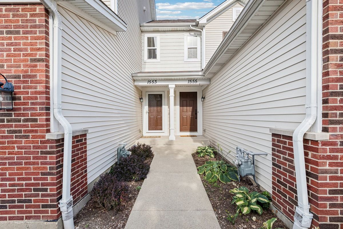 1555 Isle Royal Circle, Crystal Lake, IL 60014