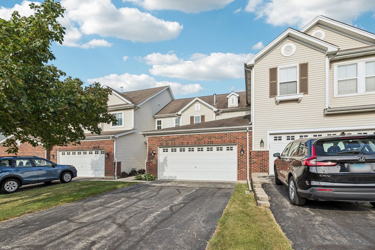 1555 Isle Royal Circle, Crystal Lake, IL 60014