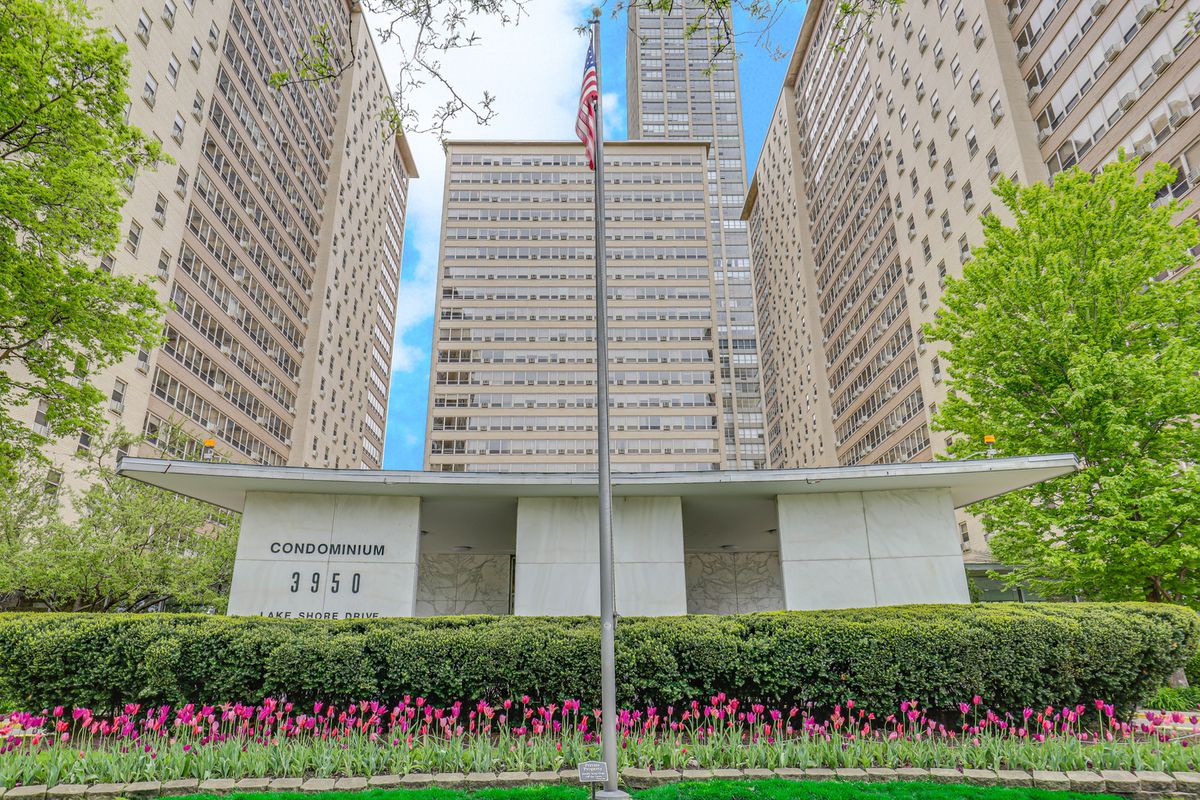 3950 Lake Shore Drive, Chicago, IL 60613