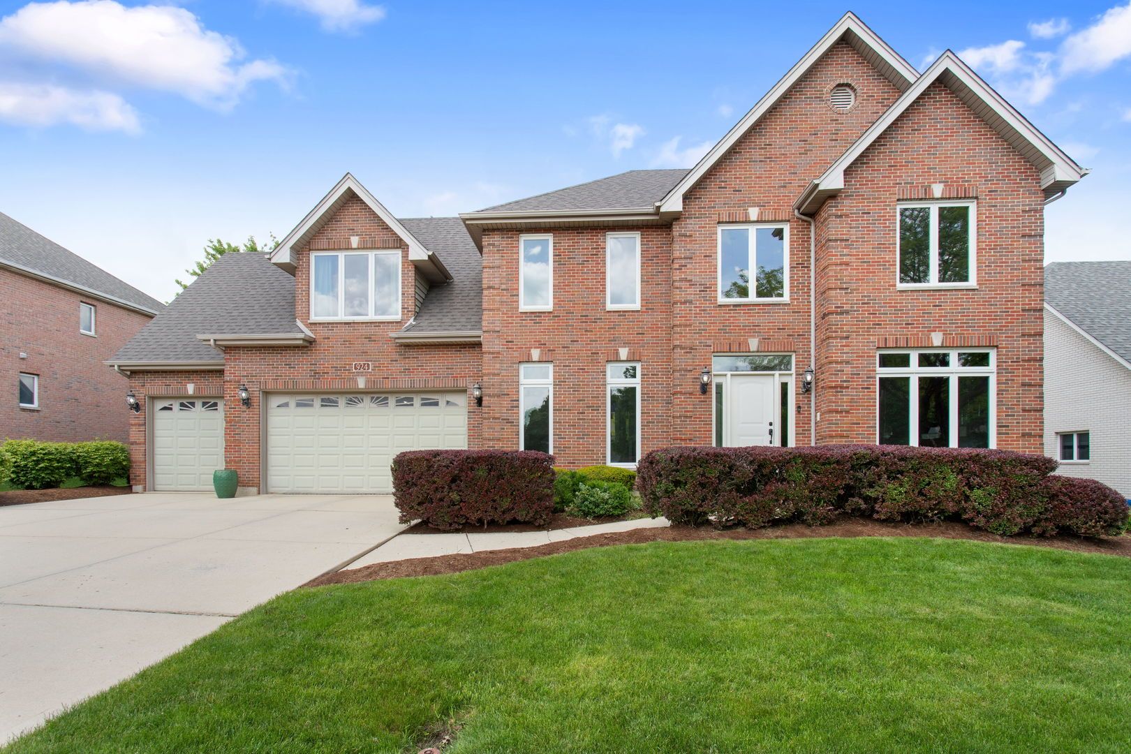924 Naples Lane — Woodridge, IL 60517