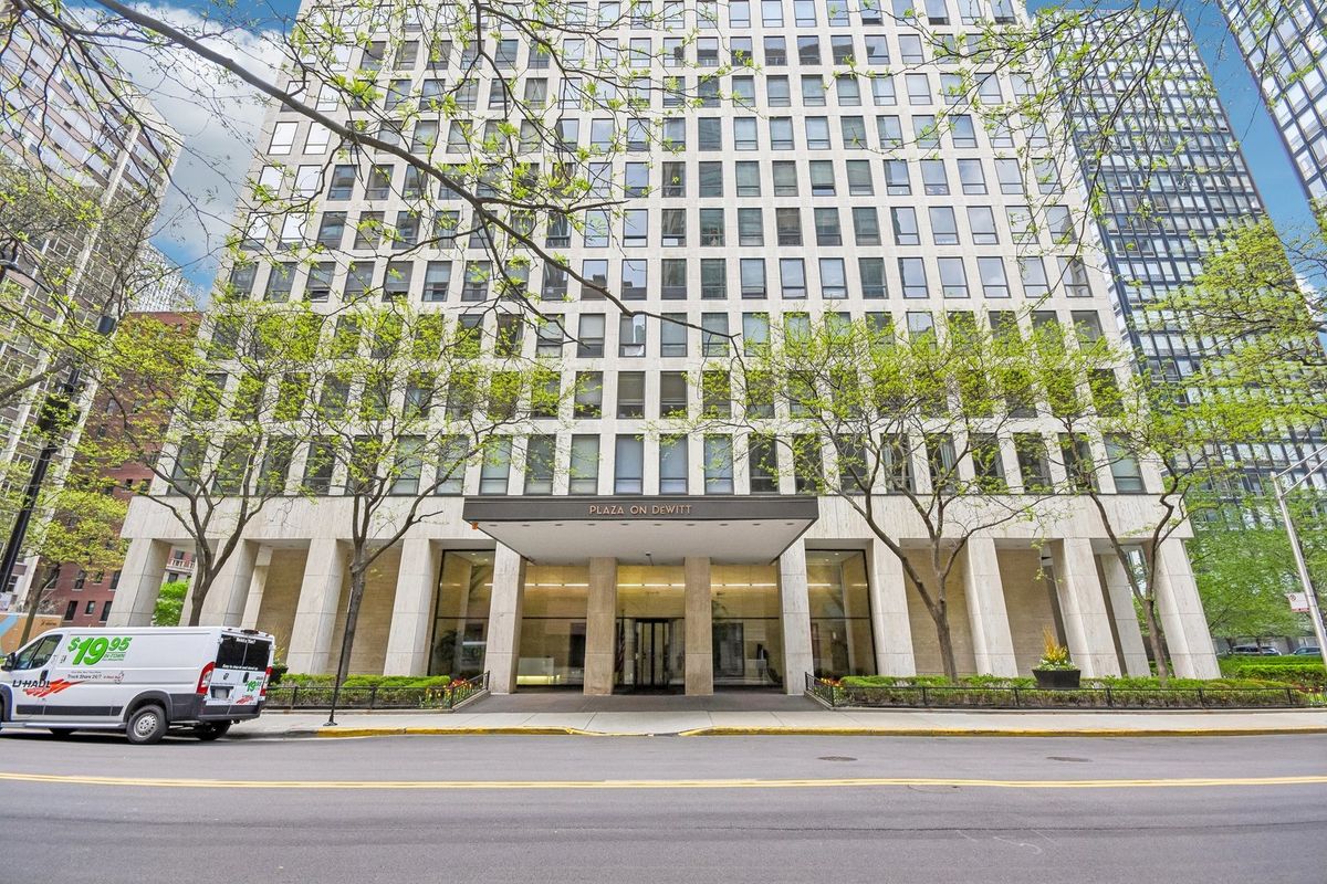260 CHESTNUT Street, Chicago, IL 60611