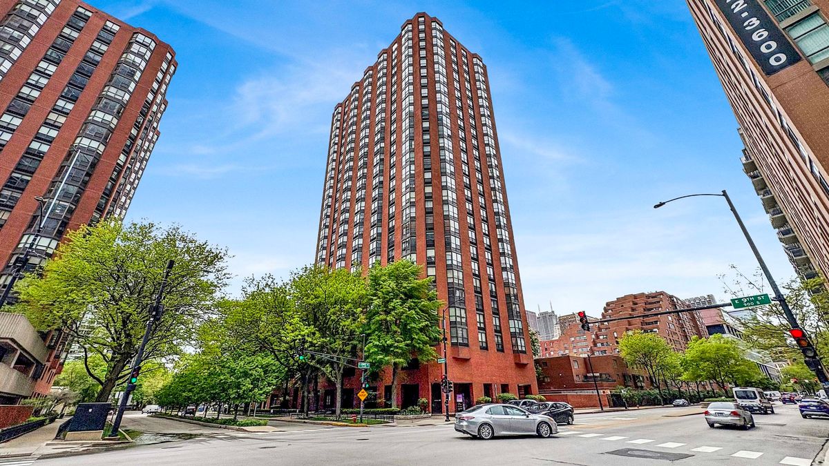 899 Plymouth Court, Chicago, IL 60605
