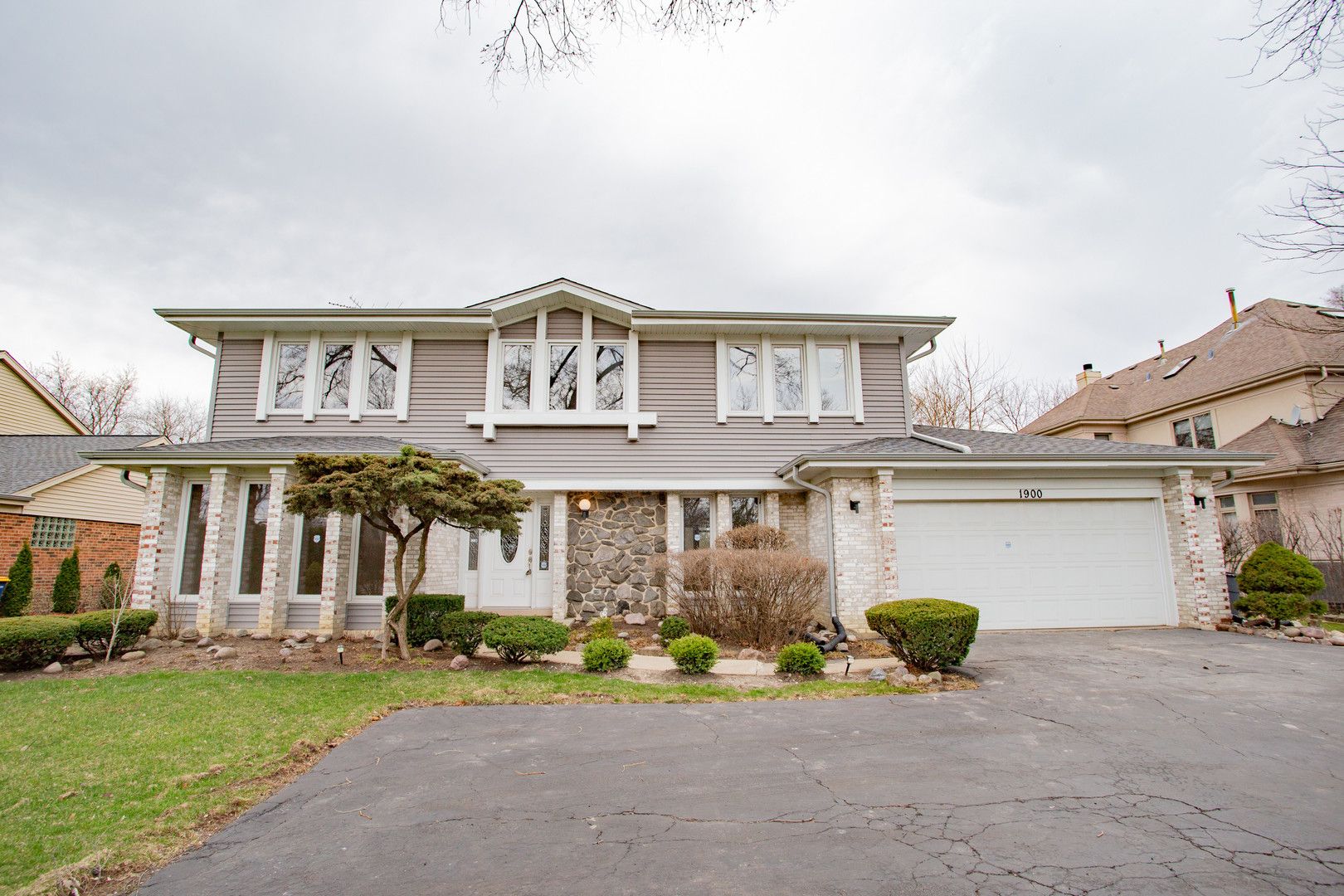 1900 LANDWEHR Road — Northbrook, IL 60062