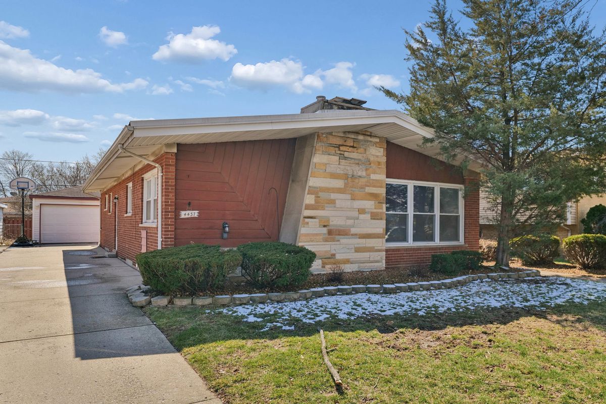 4437 100th Street, Oak Lawn, IL 60453