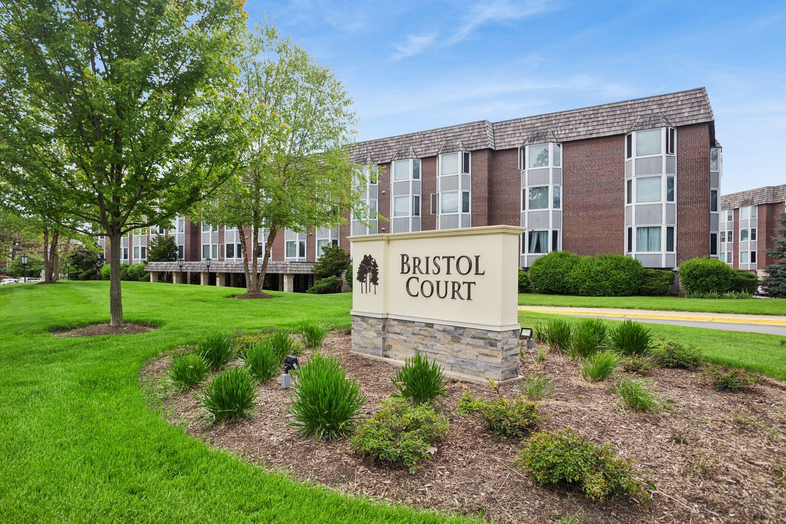 400 Ascot Drive #1E — Park Ridge, IL 60068