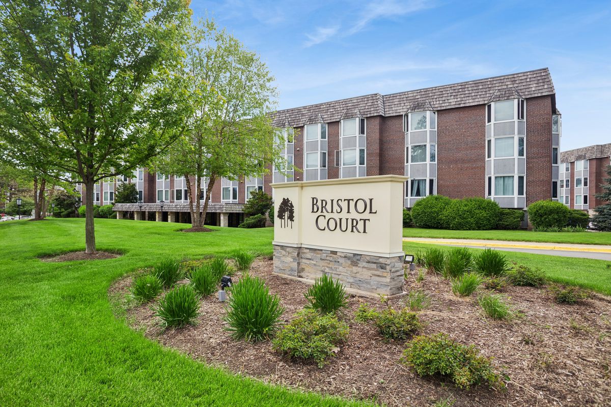 400 Ascot Drive, Park Ridge, IL 60068