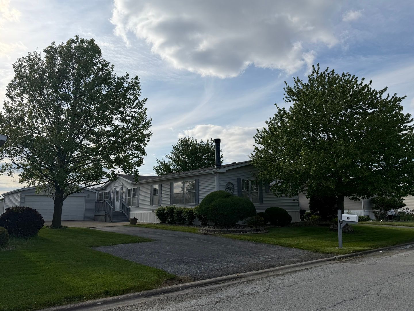 16 Oriole Lane — Beecher, IL 60401