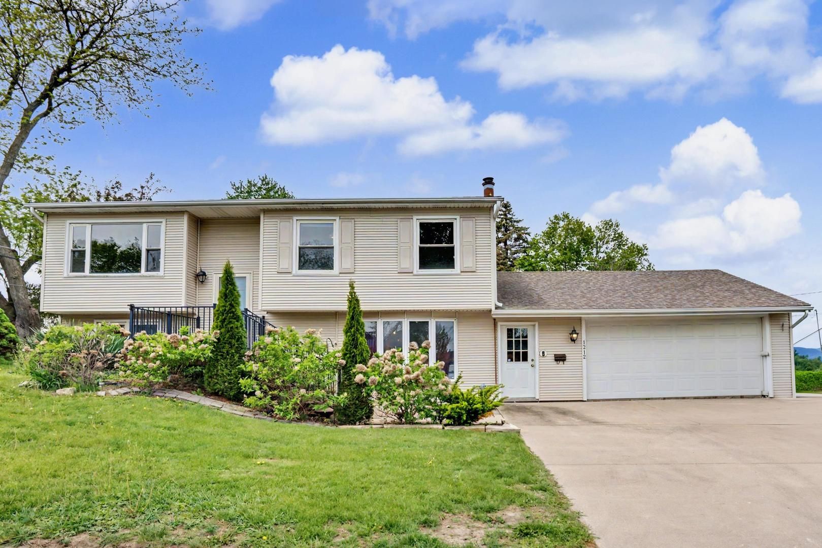 1212 N 12th Street — Clinton, IA 52732