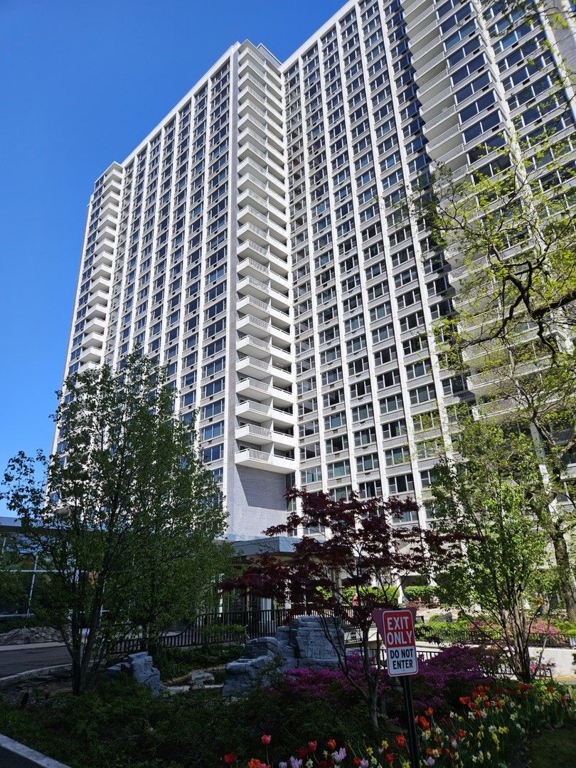 4250 N Marine Drive #511 — Chicago, IL 60613