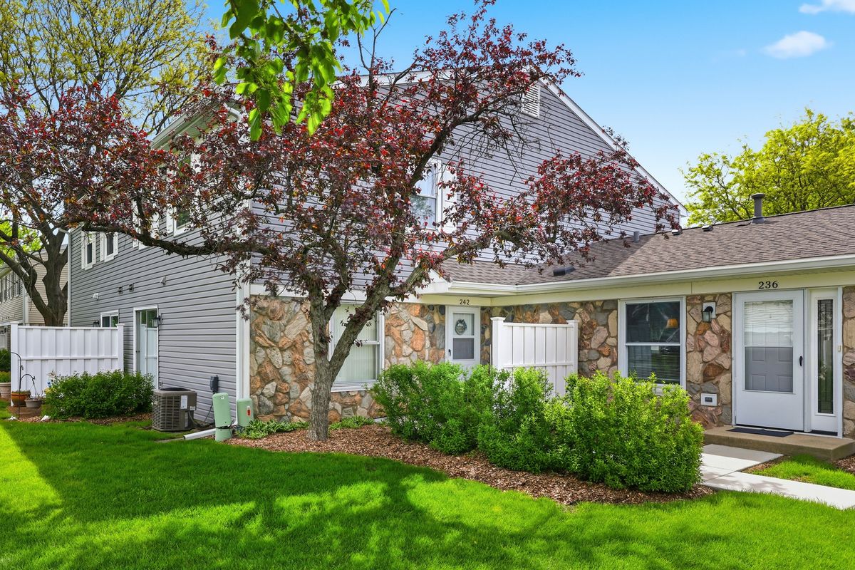 242 Nantucket Harbor, Schaumburg, IL 60193