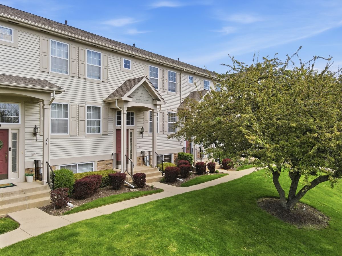 2865 Augusta Drive, Wadsworth, IL 60083