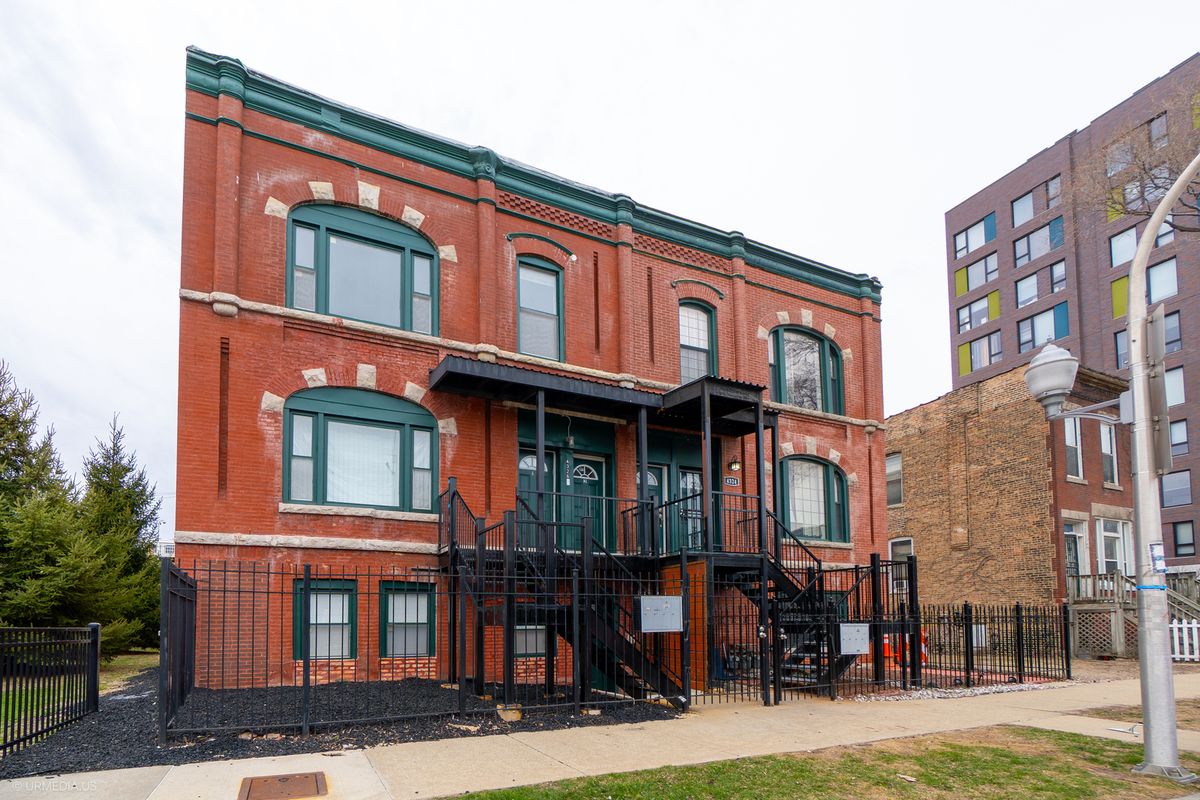 4326 CALUMET Avenue, Chicago, IL 60653