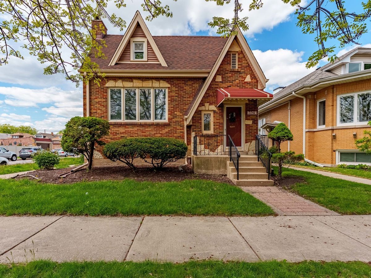 2246 Clinton Avenue, Berwyn, IL 60402