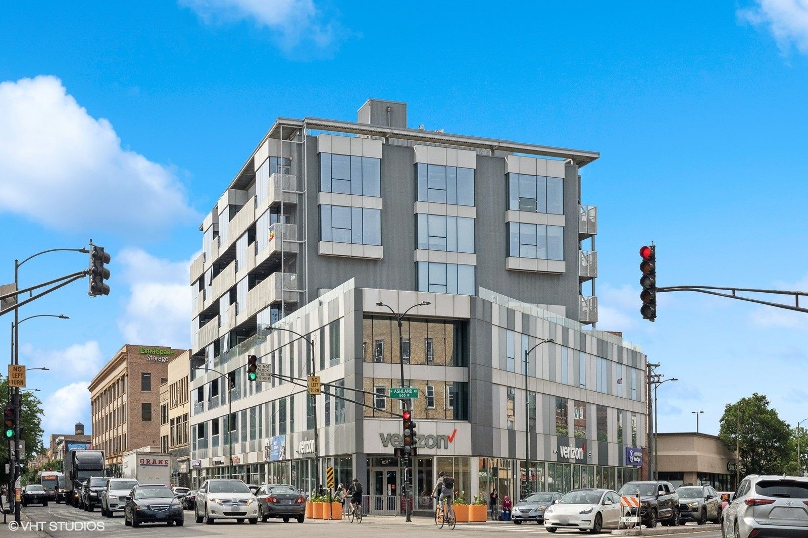 1241 N MILWAUKEE Avenue #401 — Chicago, IL 60622