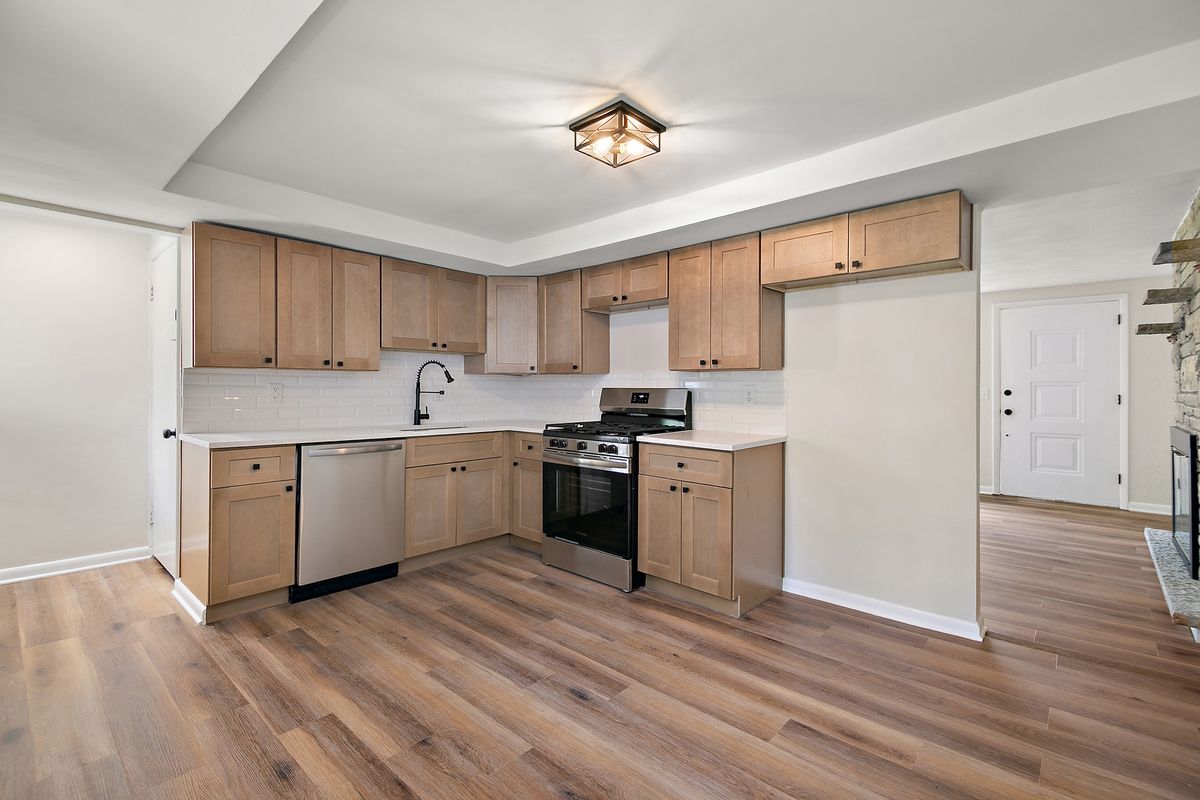 988 Spruce Lane, St. Anne, IL 60964