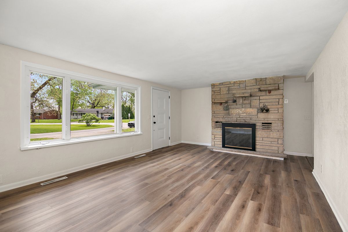 988 Spruce Lane, St. Anne, IL 60964