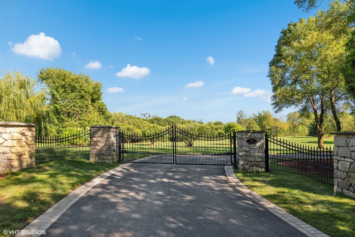 675 Old Barrington Road, North Barrington, IL 60010