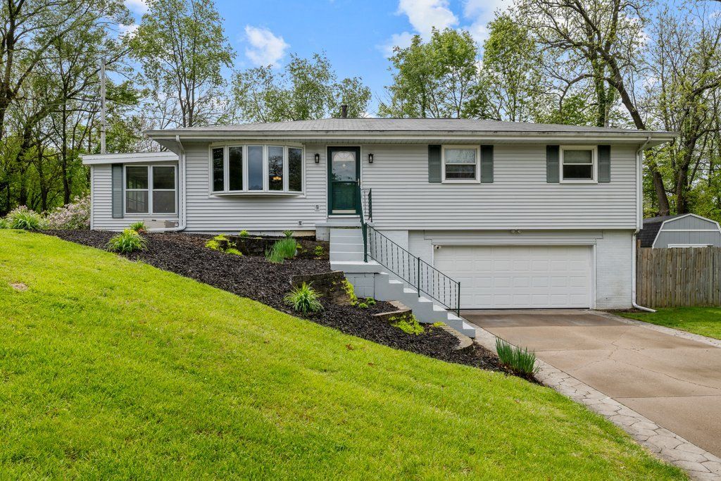 2234 Oakwood Court — East Moline, IL 61244