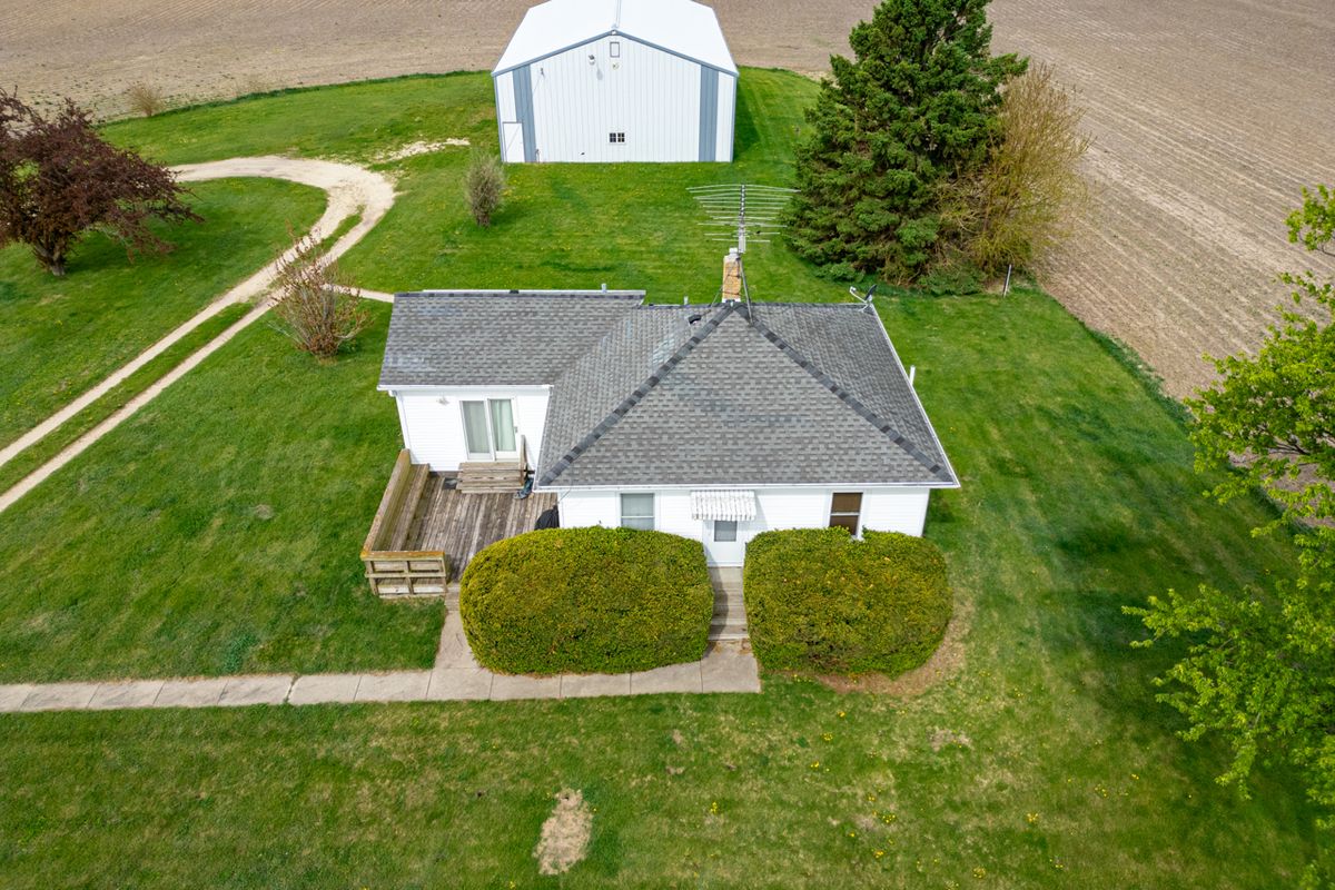21137 Fenstermaker Road, Sycamore, IL 60178