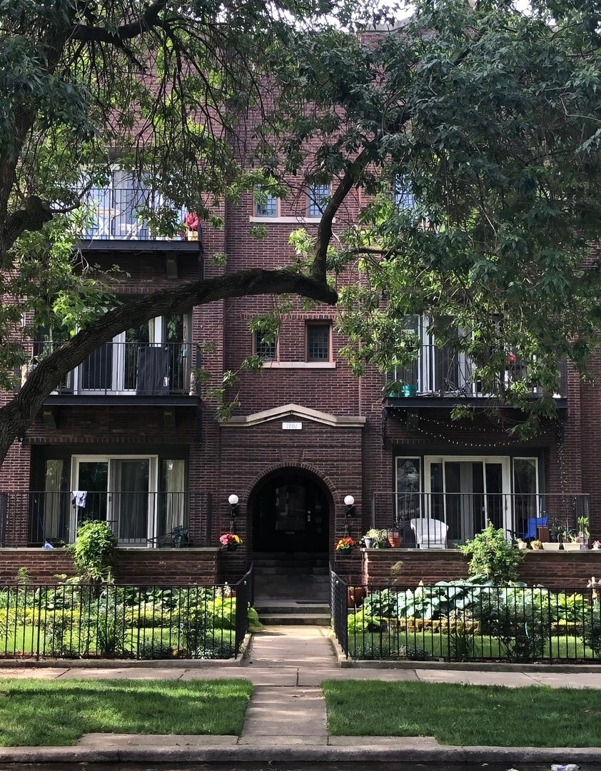 1101 PRATT Boulevard, Chicago, IL 60626