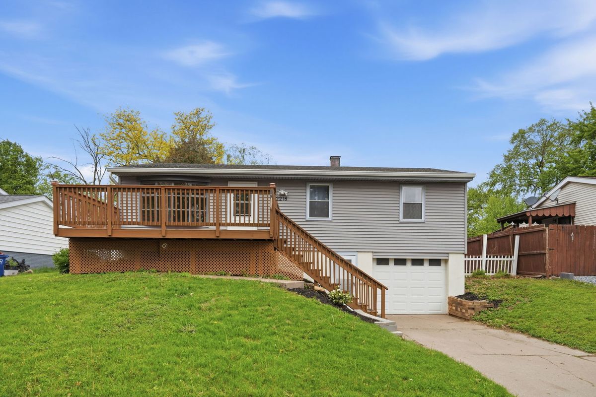 2218 Hazelwood Avenue, Davenport, IA 52804