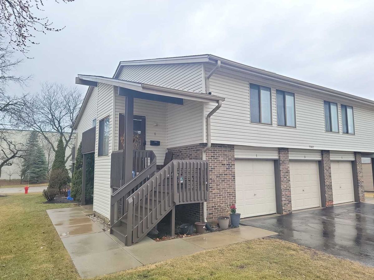 7557 BRISTOL Lane, Hanover Park, IL 60133