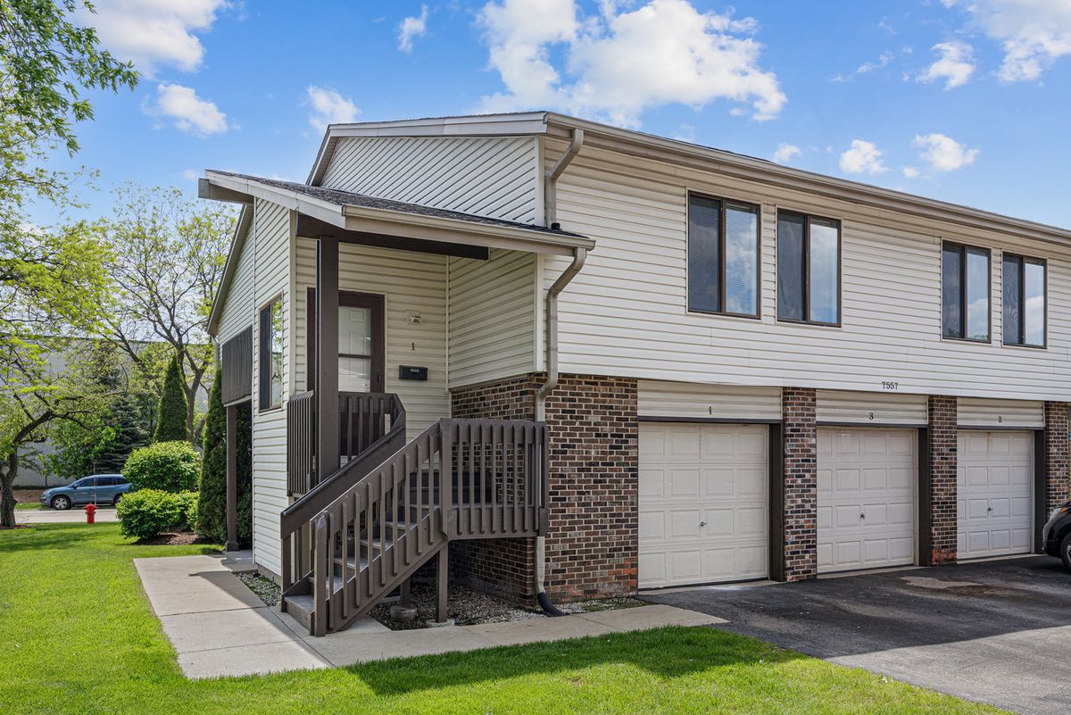 7557 BRISTOL Lane, Hanover Park, IL 60133