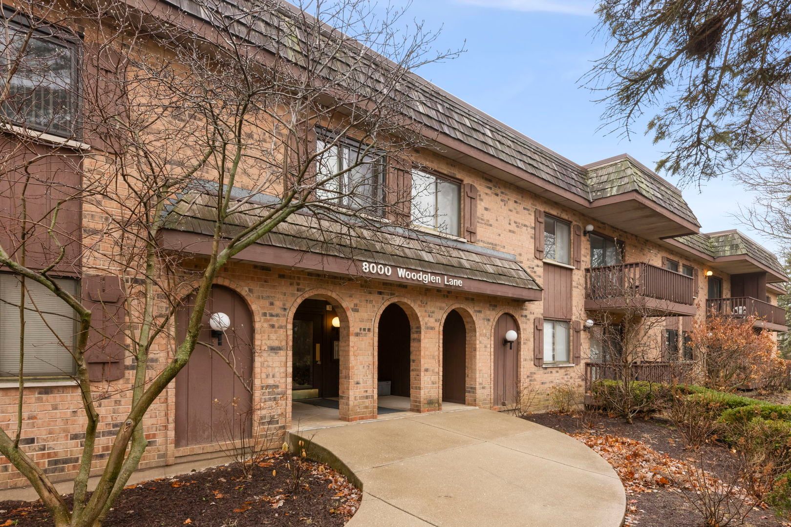 8000 WOODGLEN Lane #102 — Downers Grove, IL 60516
