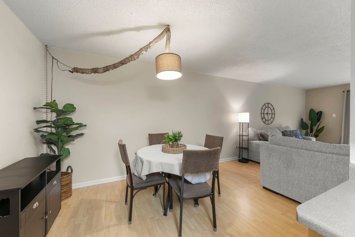 8000 WOODGLEN Lane #102, Downers Grove, IL 60516