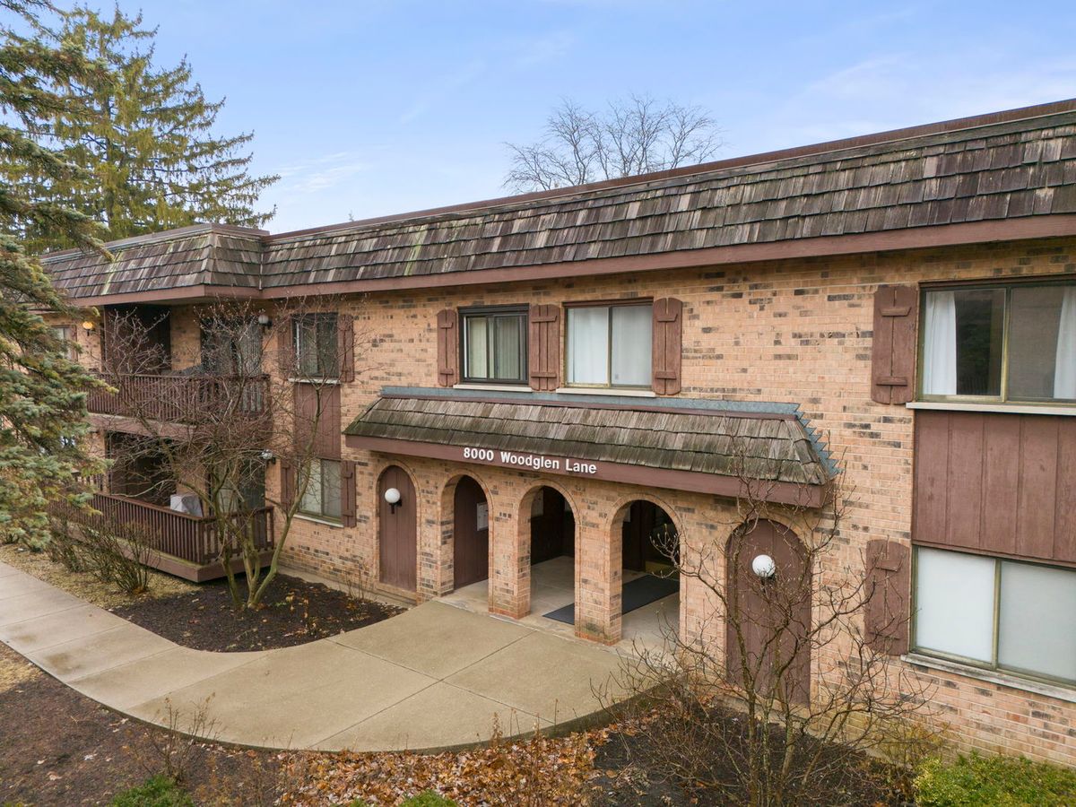 8000 WOODGLEN Lane #102, Downers Grove, IL 60516