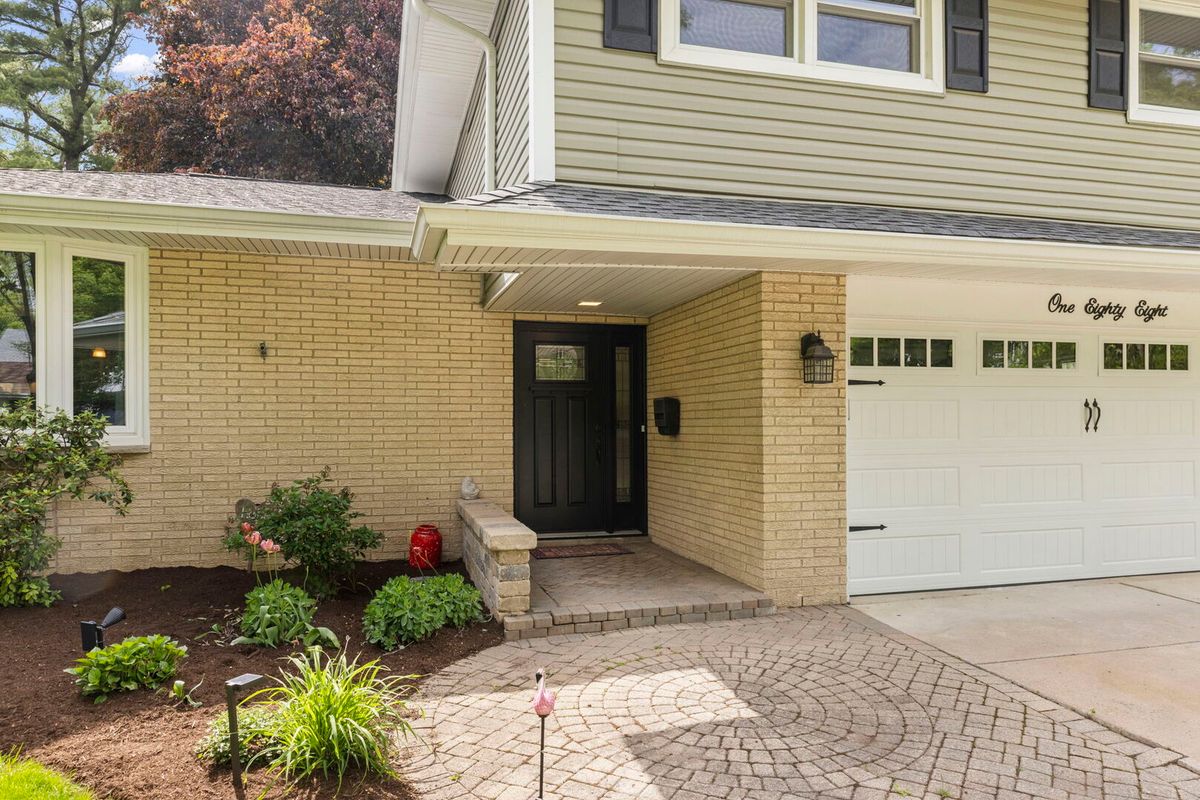 188 S Ellyn Avenue, Glen Ellyn, IL 60137