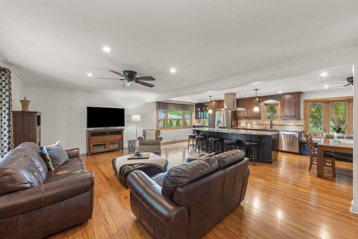 188 S Ellyn Avenue, Glen Ellyn, IL 60137