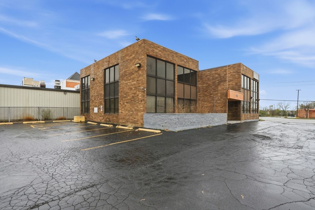 2071 Irving Park Road, Hanover Park, IL 60133