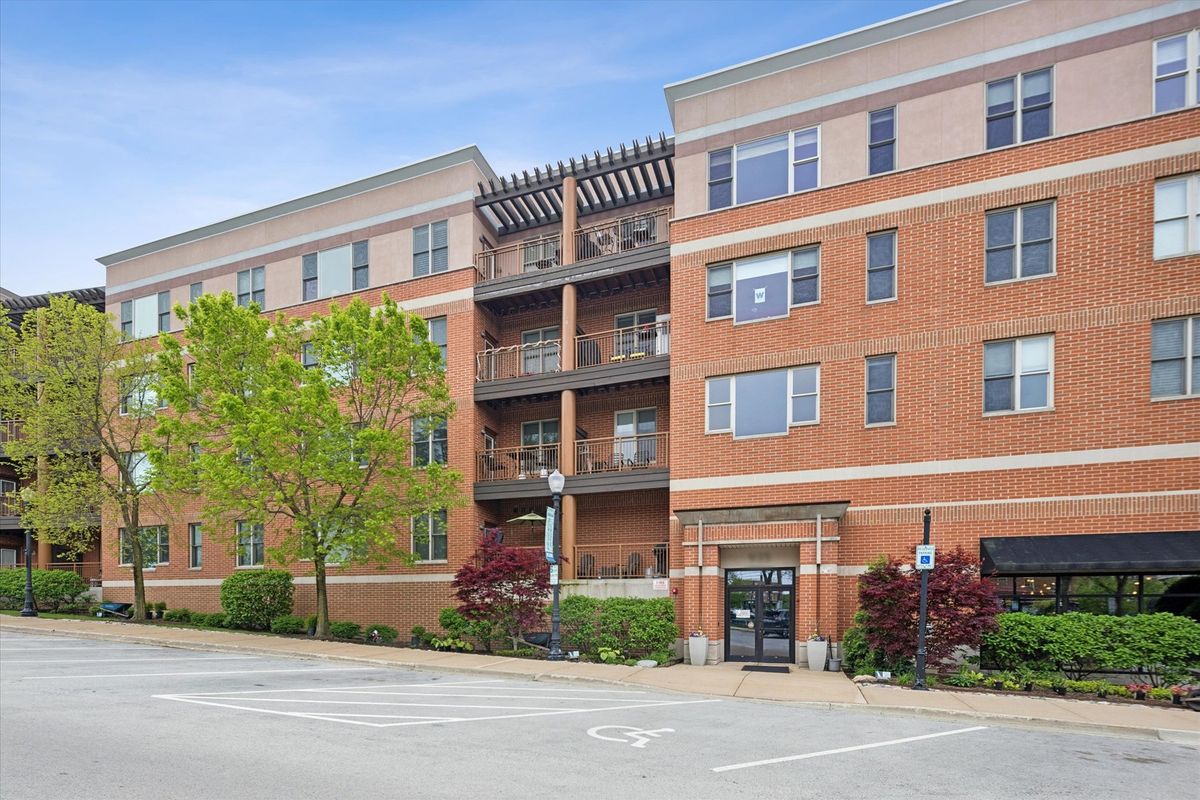 935 Burlington Avenue, Downers Grove, IL 60515